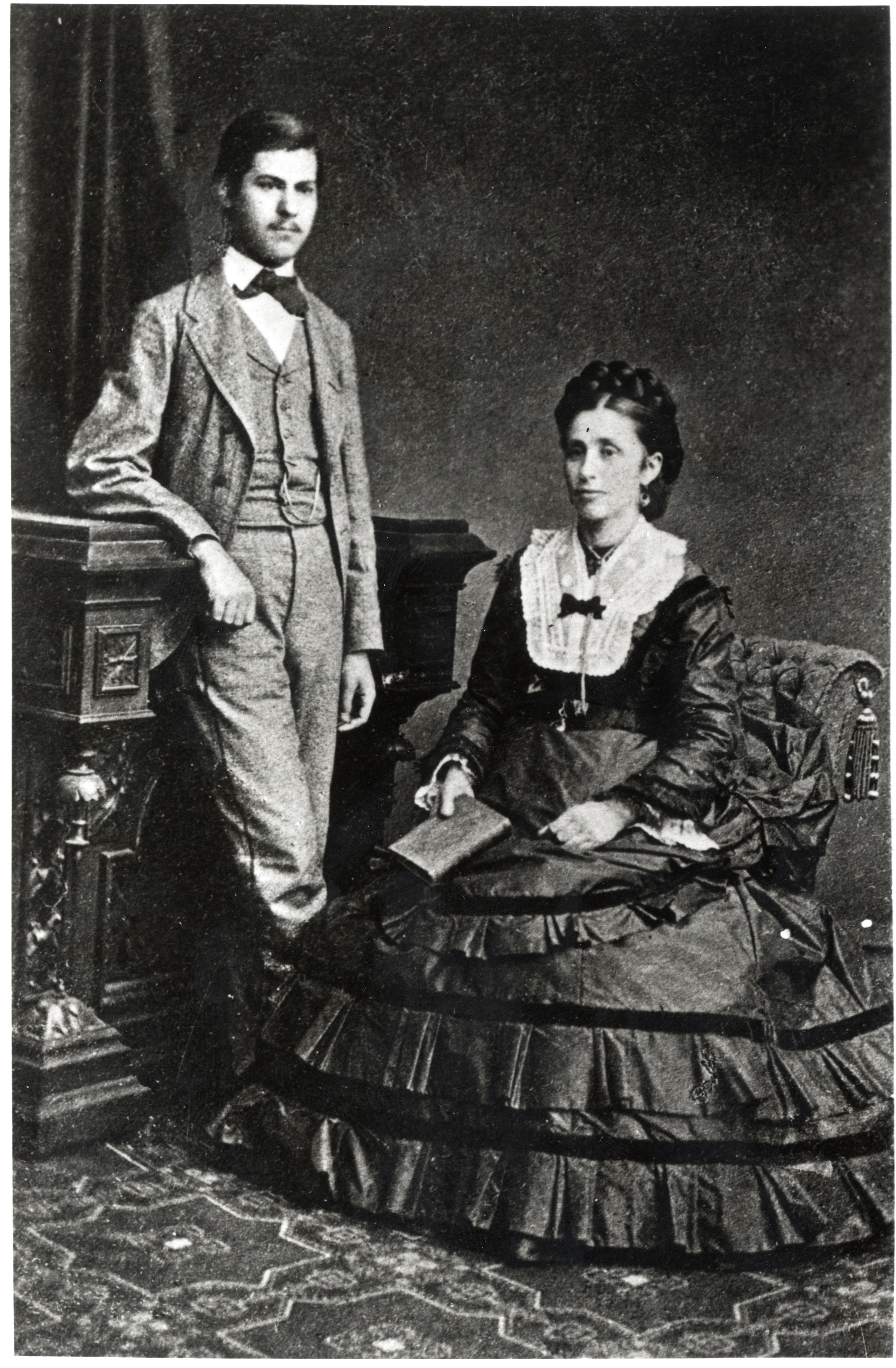 Sigmund Freud all’età di 16 anni con sua madre Amalia Freud