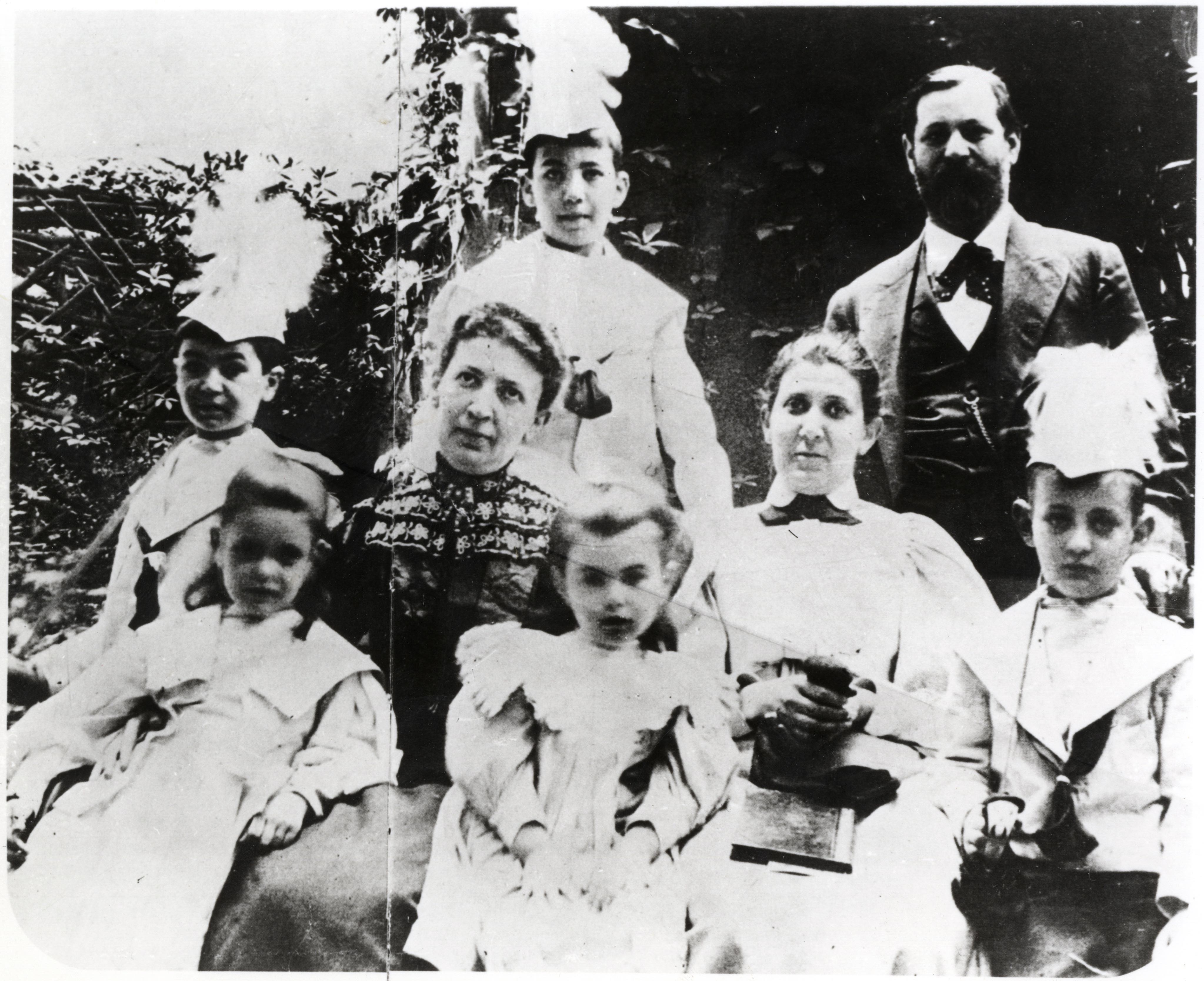 Sigmund Freud con la famiglia e la zia Minna (1898 circa)