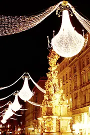 Bożonarodzeniowa iluminacja przy ulicy Graben w Wiedniu 