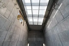mumok, Museo de Arte Moderno, vista interior, vestíbulo con tragaluz