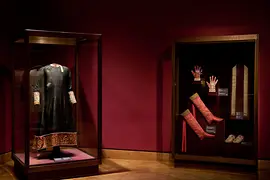 皇帝の宝物館：ローブ、ブーツ、手袋
