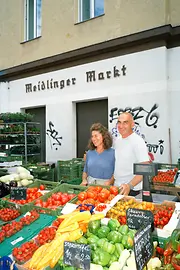 Étal de légumes du Meidlinger Markt et leurs vendeurs